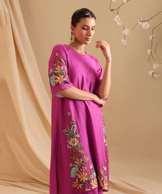 Pink  chanderi aarani embroidered kurta set 4
