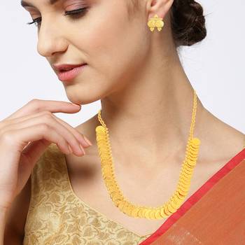 Memoir brass micron goldplated 18 inch lakshmi laxmi coin necklace set for women 4