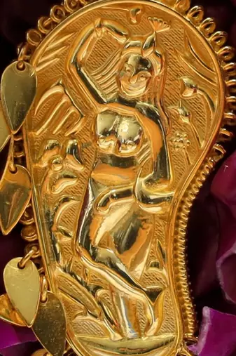 Gold kaveri earrings
