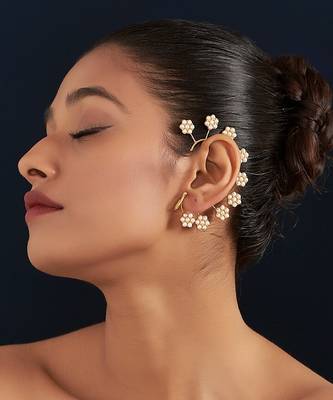 White bagheera ear cuff 1