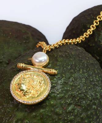 Gold royalty chain 1