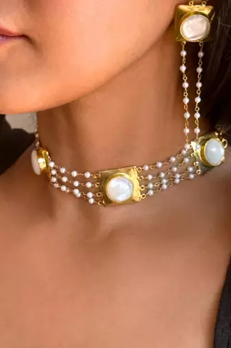 White mother of pearl necklace