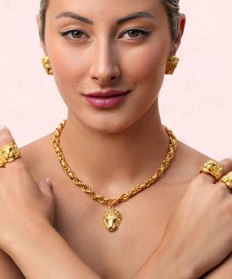 Gold huli tiger pendant 1