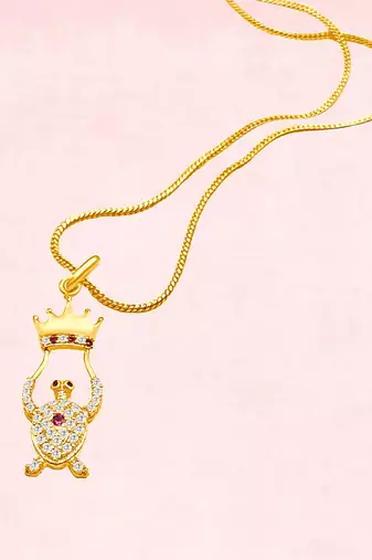 Gold turtle crown pendant