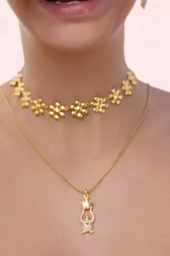 Gold turtle crown pendant
