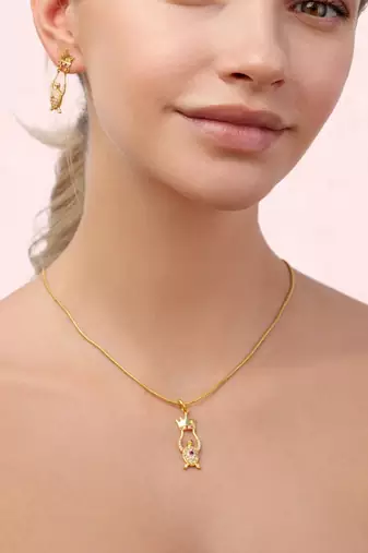 Gold turtle crown pendant