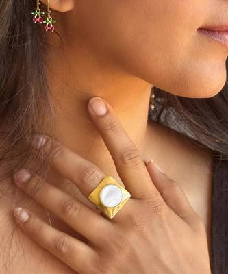 White mother of pearl ring 1