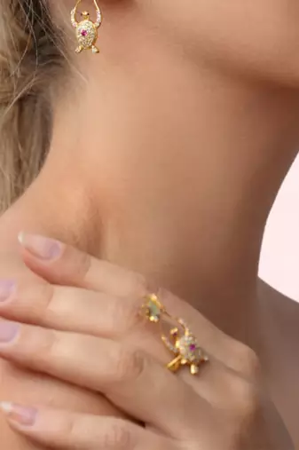 Gold turtle crown ring