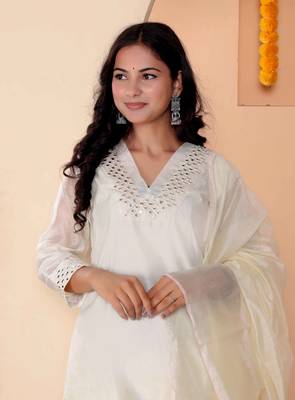 Womens cream colour v neck embroidered chanderi kurta with palazzo and dupatta set 3