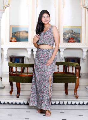 Womens grey floral printed crop top and skirt co-ord set 2