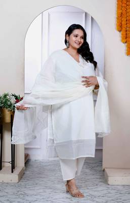 Womens plus size cream colour v neck embroidered chanderi kurta with palazzo and dupatta set 2