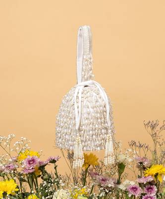 White veda bucket bag 1