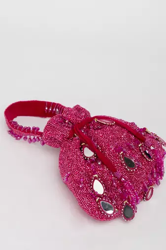 Magenta zuri potli