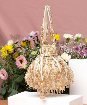 Beige -gold avelia potli 1