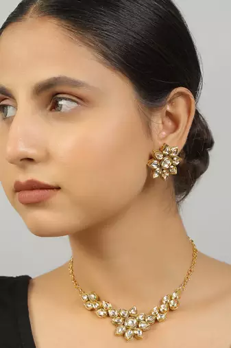 Floral  kundan necklace with earrings