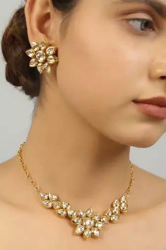 Floral  kundan necklace with earrings