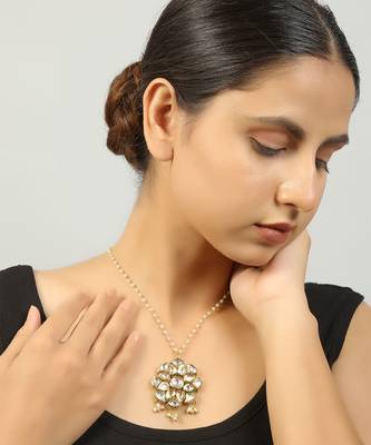 White gold tone kundan necklace 1