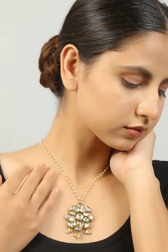 White gold tone kundan necklace