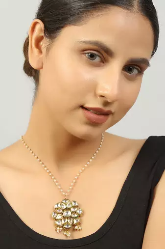 White gold tone kundan necklace