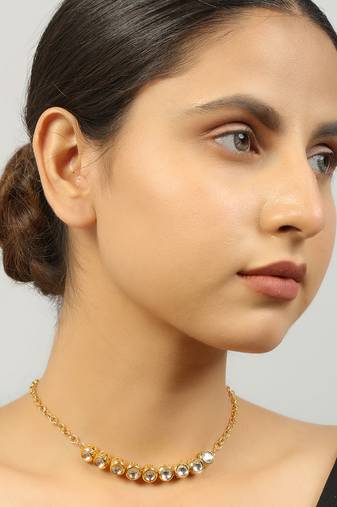 Sleek kundan necklace