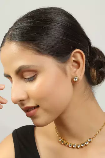 White gold tone kundan necklace with earrings