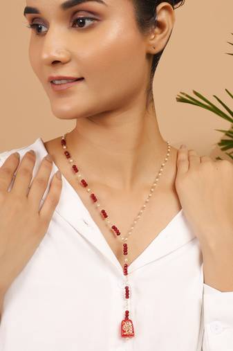 Reda and pearl beaded necklace
