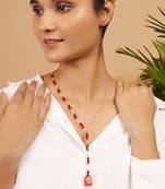 Reda and pearl beaded necklace