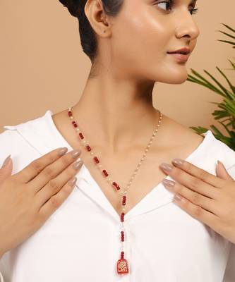 Reda and pearl beaded necklace 2