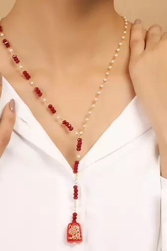 Reda and pearl beaded necklace