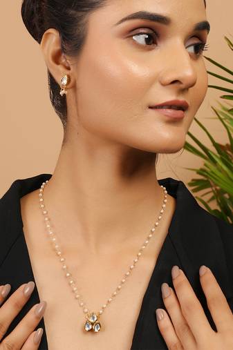 Tear drop kundan necklace with pearls