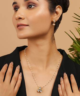 Tear drop kundan necklace with pearls 2