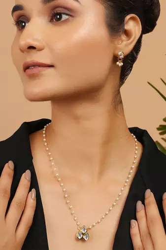 Tear drop kundan necklace with pearls