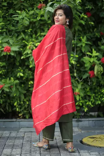 Vredevogel women's silk blend embroidered kurta with pant & dupatta set