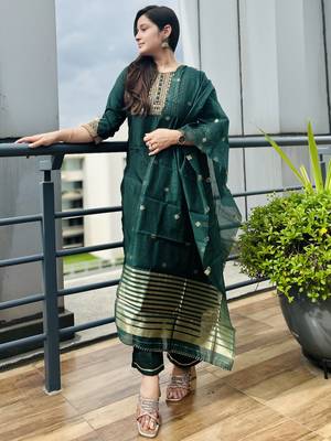 Vredevogel women's silk blend embroidered kurta with pant & dupatta set 1