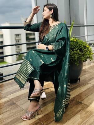 Vredevogel women's silk blend embroidered kurta with pant & dupatta set 3
