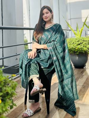 Vredevogel women's silk blend embroidered kurta with pant & dupatta set 2