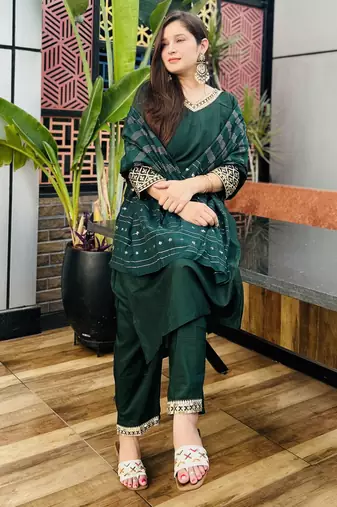 Vredevogel women's silk blend embroidered kurta with pant & dupatta set