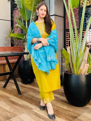 Vredevogel women's cotton silk blend embroidered kurta with pant & viscose print dupatta set 2