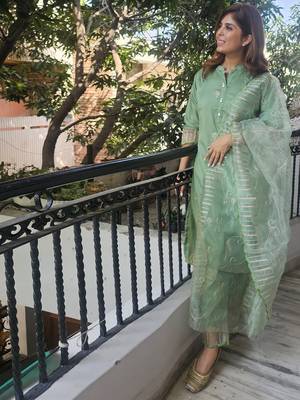 Vredevogel women's silk blend embroidered kurta with pant & dupatta set 2