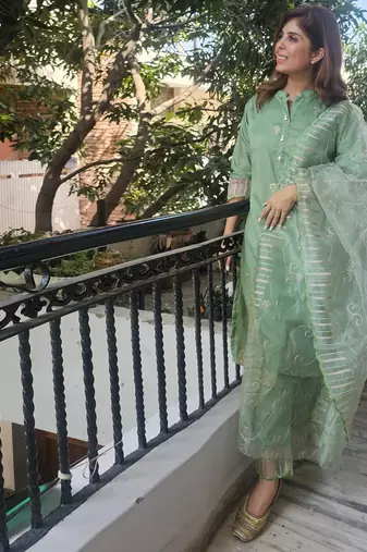Vredevogel women's silk blend embroidered kurta with pant & dupatta set