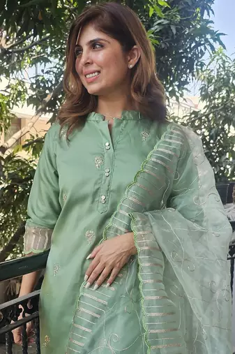Vredevogel women's silk blend embroidered kurta with pant & dupatta set