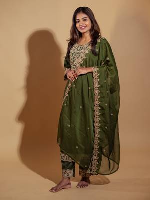 Vredevogel women's silk blend embroidered kurta with pant & silk chiffon dupatta set 1