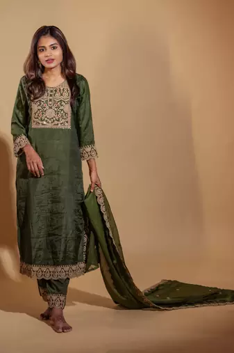 Vredevogel women's silk blend embroidered kurta with pant & silk chiffon dupatta set