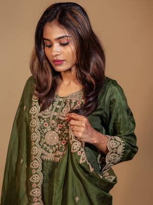 Vredevogel women's silk blend embroidered kurta with pant & silk chiffon dupatta set 3