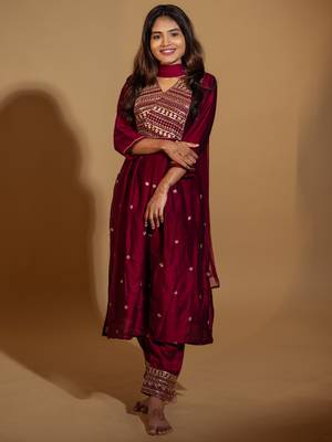 Vredevogel women's silk blend kurta pant set with nazneen embroidery dupatta 1