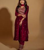 Vredevogel women's silk blend kurta pant set with nazneen embroidery dupatta