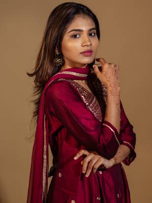 Vredevogel women's silk blend kurta pant set with nazneen embroidery dupatta 3
