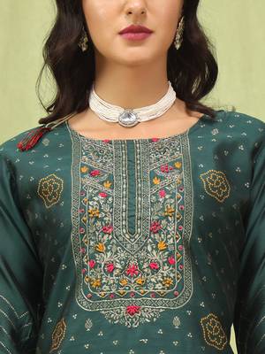 Vredevogel  women cotton silk blend kurta and pant sets with handwork and dupatta 3