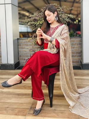 Vredevogel women's silk blend kurta pant set with chinon print dupatta 2