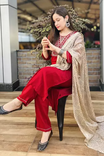 Vredevogel women's silk blend kurta pant set with chinon print dupatta